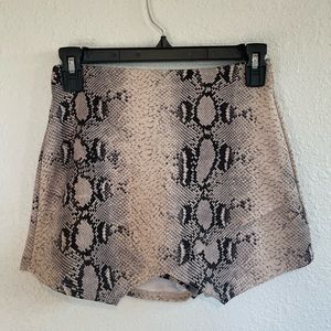 Snake print skort Size XS